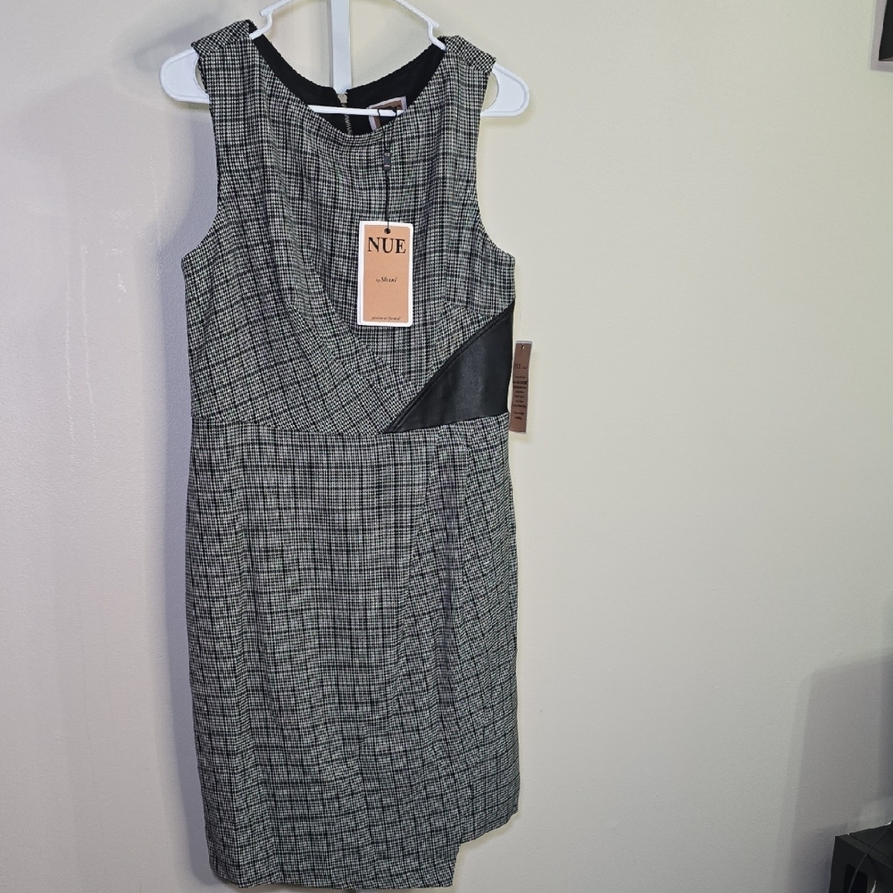 Nue by Shani Black and White Sheath Midi‎ Dress